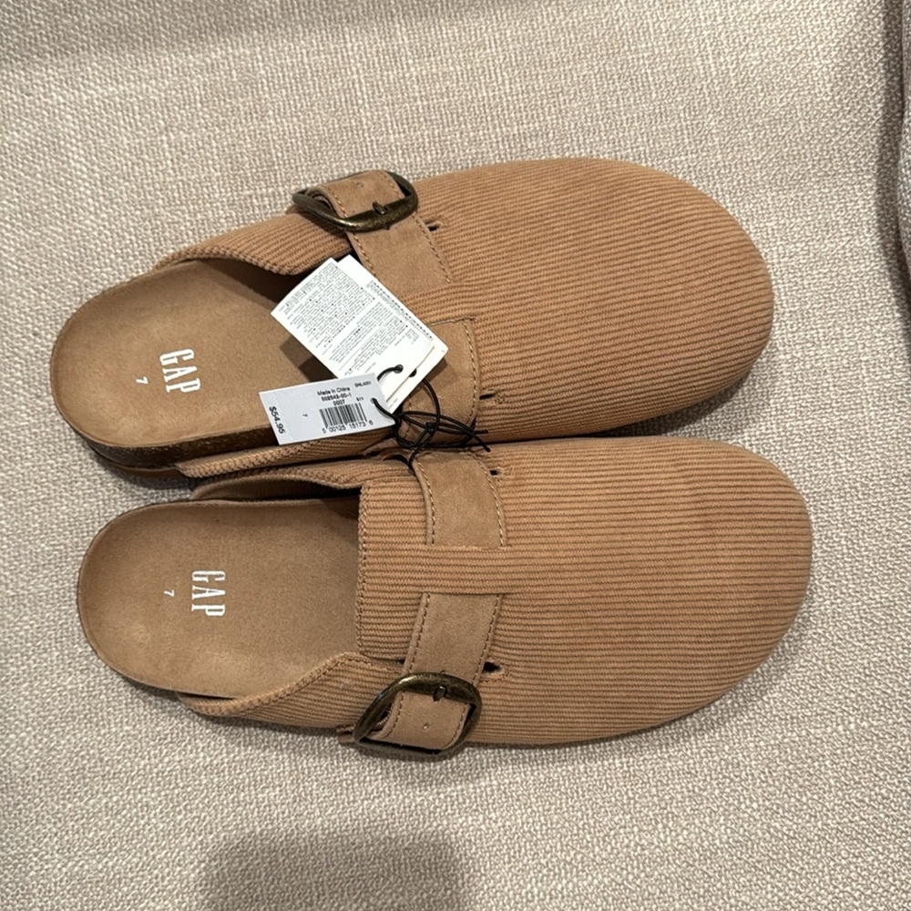 NWT GAP corduroy clogs